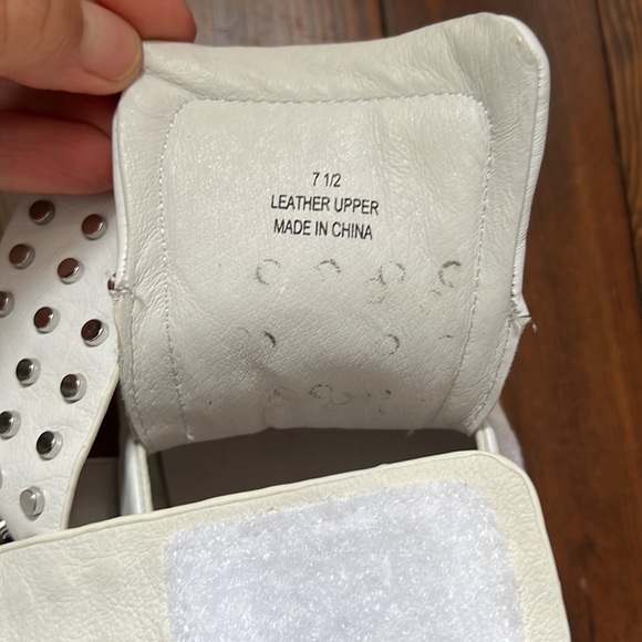 J/Slides NYC sneakers. - Picture 4 of 6